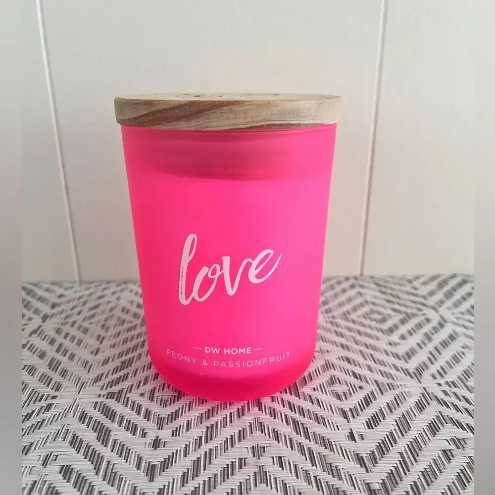 New DW HOME Love Peony & Passionfruit candle 7.5 oz